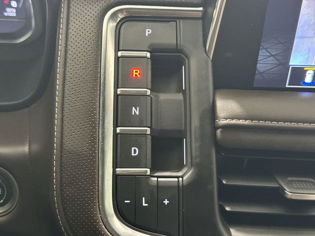 Used 2022 GMC Yukon SLT w/ SLT Premium Package image 16