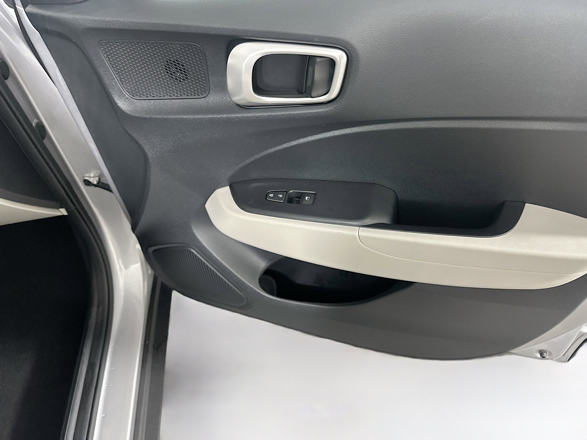 Used 2025 Hyundai Venue SEL image 30