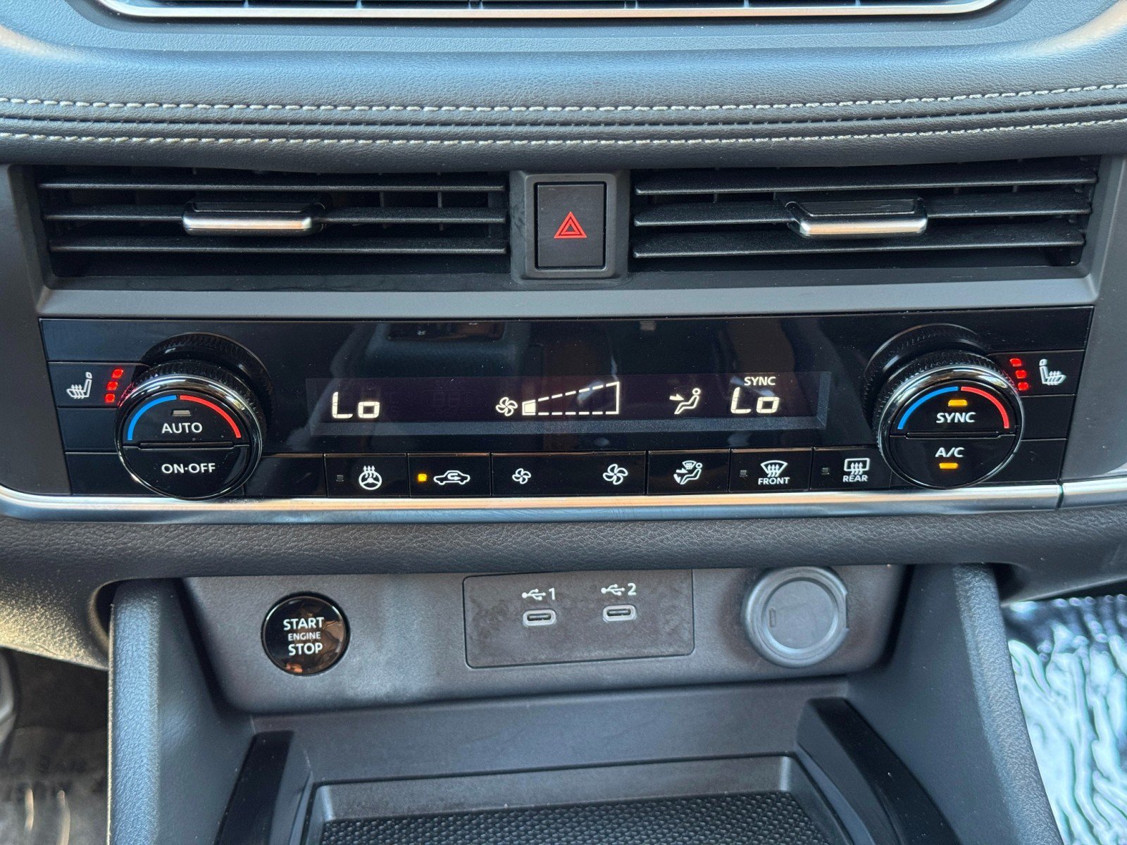Used 2024 Nissan Rogue SV w/ SV Premium Package AWD/4WD image 25