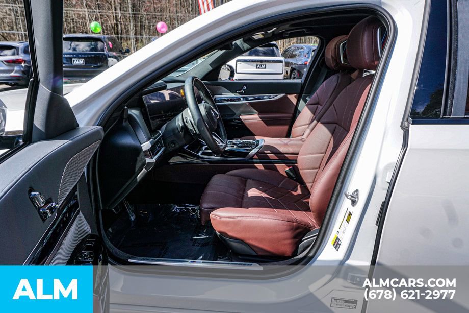 Used 2025 BMW i7 eDrive50 w/ M Sport Package RWD image 21