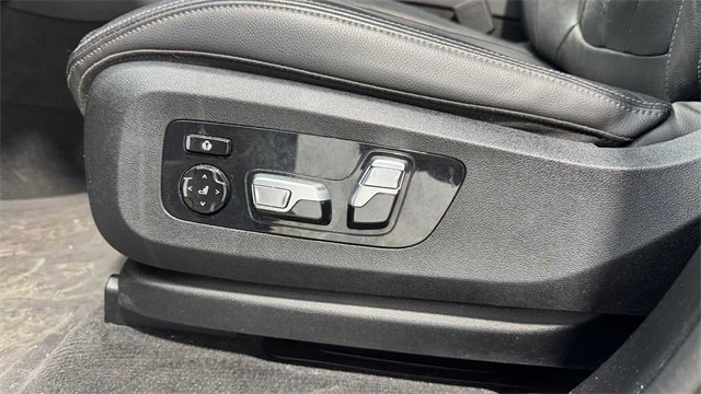 Used 2020 BMW X7 M50i w/ Executive Package image 23