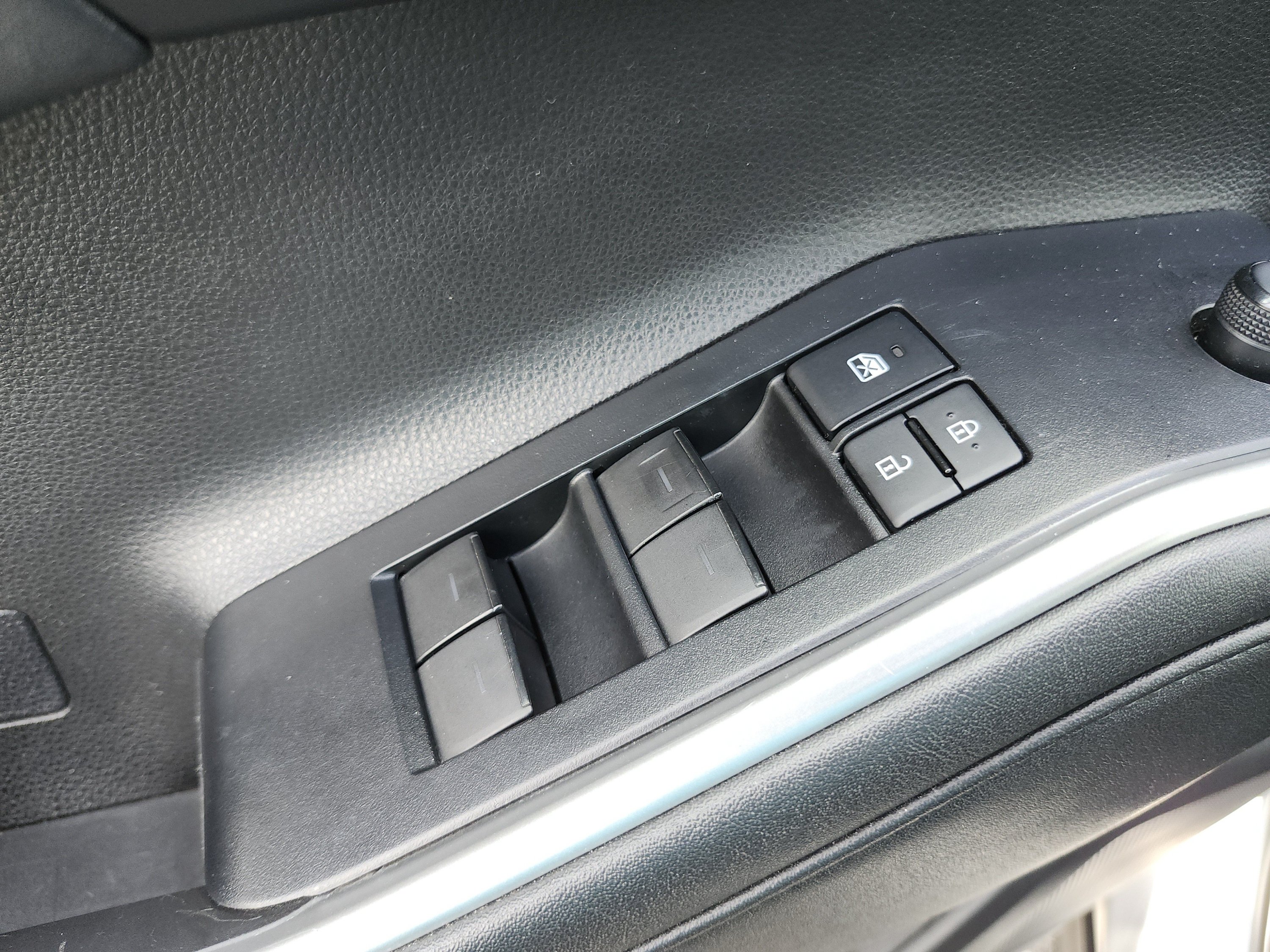 Used 2021 Toyota Highlander XLE FWD image 20
