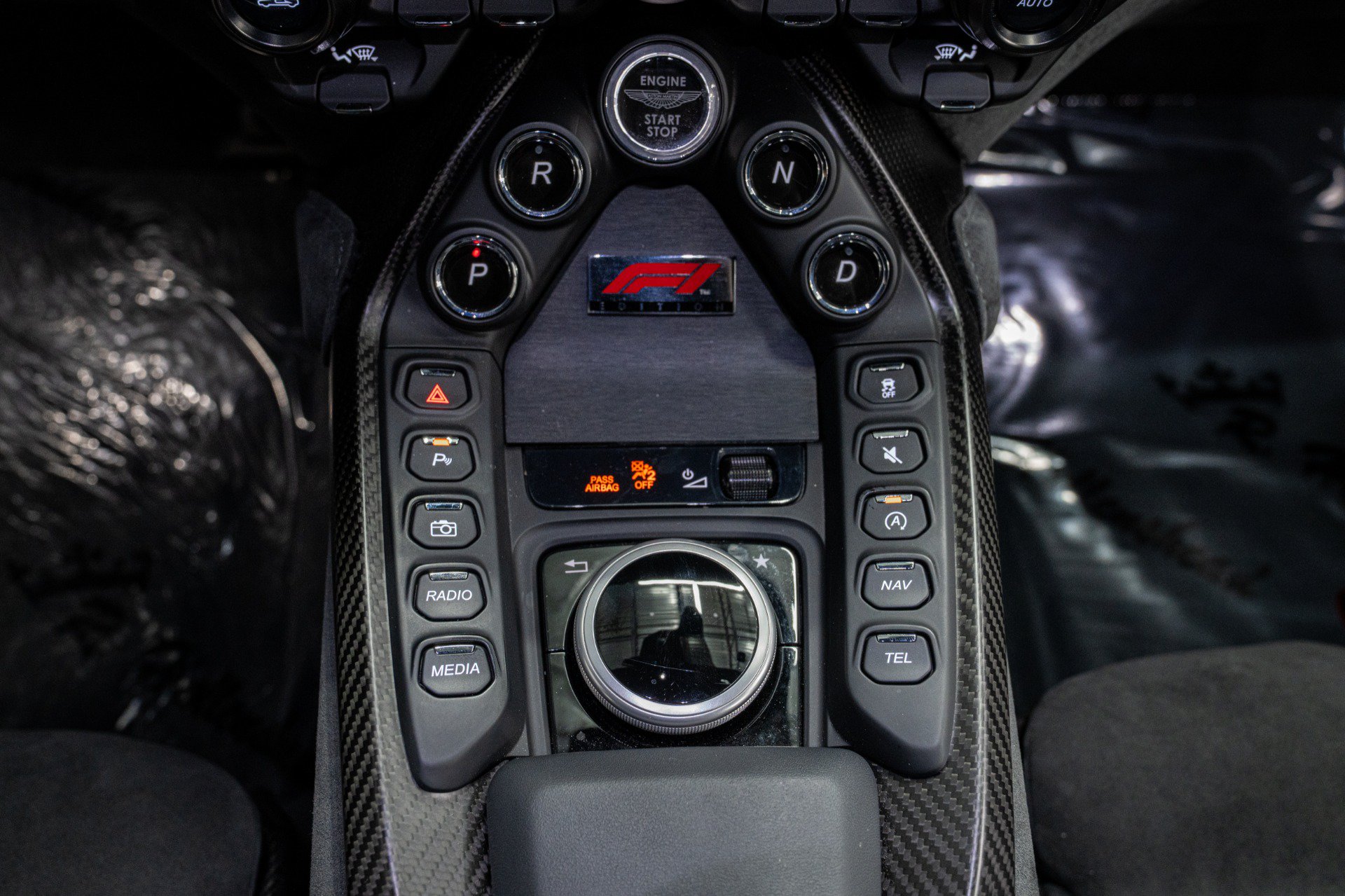 Used 2023 Aston Martin V8 Vantage Coupe RWD image 29