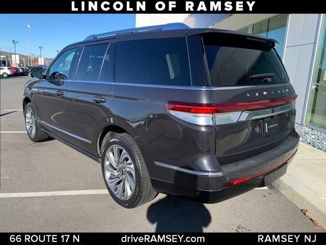 Used 2023 Lincoln Navigator Reserve AWD/4WD image 3