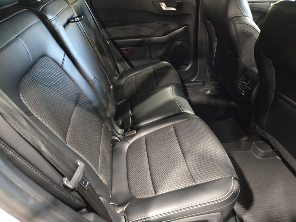 New 2025 Ford Escape SE w/ Class II Trailer Tow Package image 11