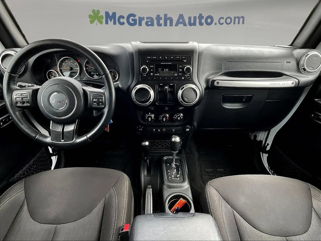 Used 2017 Jeep Wrangler Sahara w/ Connectivity Group AWD/4WD image 9