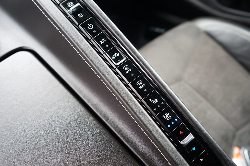 Used 2020 Chevrolet Corvette Stingray Premium Cpe w/ 3LT Preferred Equipment Group image 27