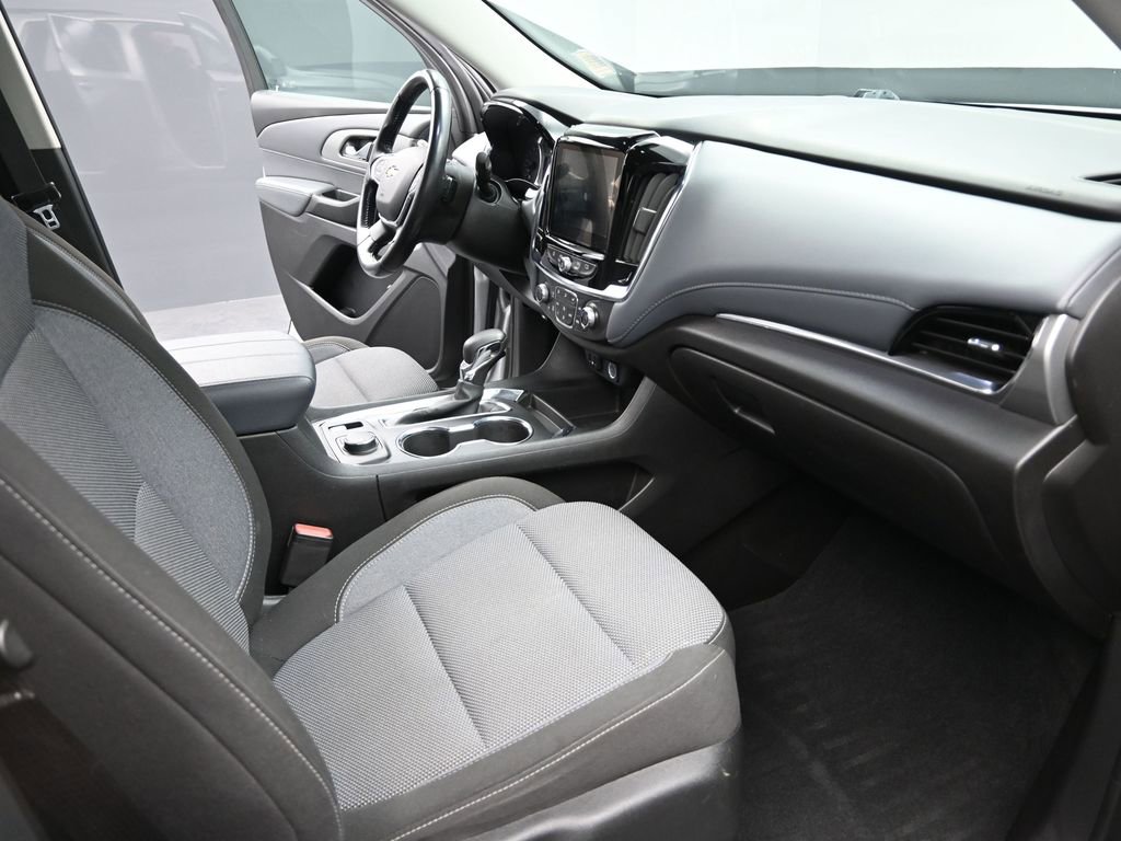 Used 2021 Chevrolet Traverse LT image 19