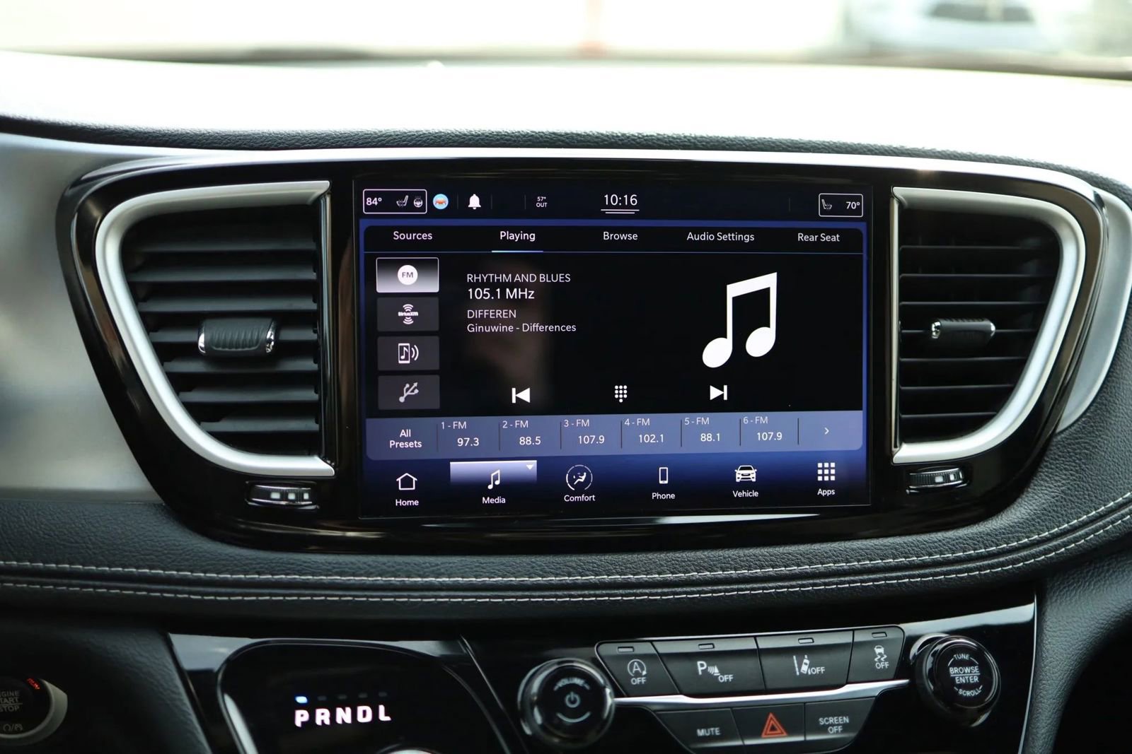 Used 2021 Chrysler Pacifica Touring w/ Uconnect Theater Family Group image 26