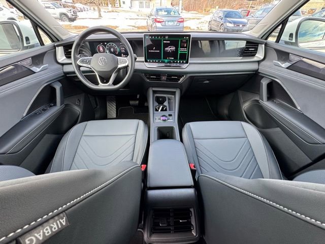 Used 2025 Volkswagen Tiguan SE image 12