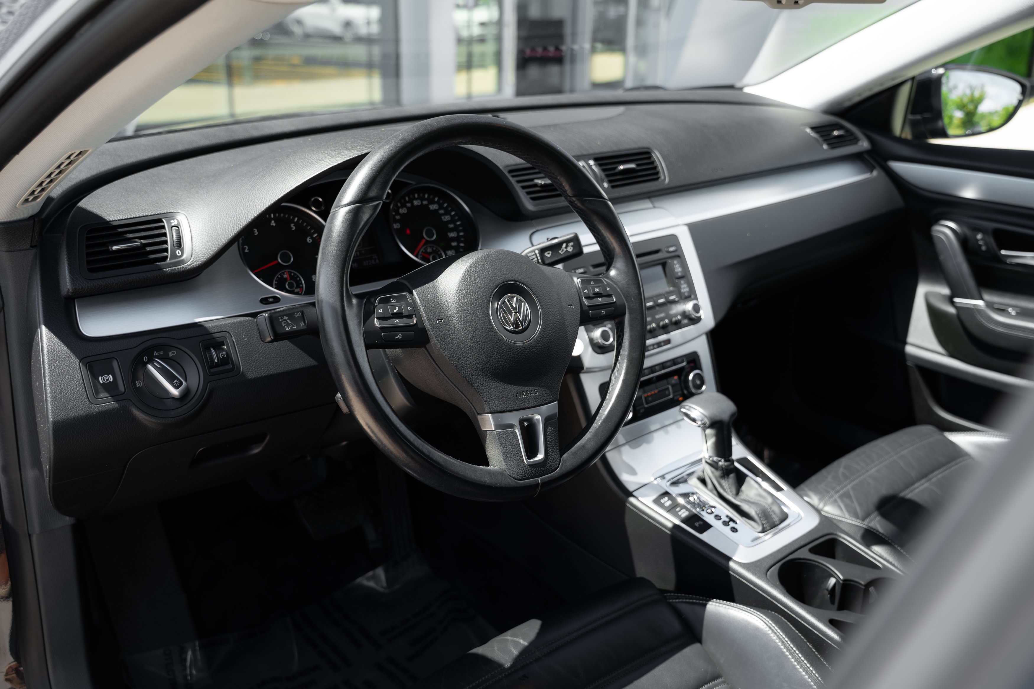 Used 2009 Volkswagen CC Luxury FWD image 10