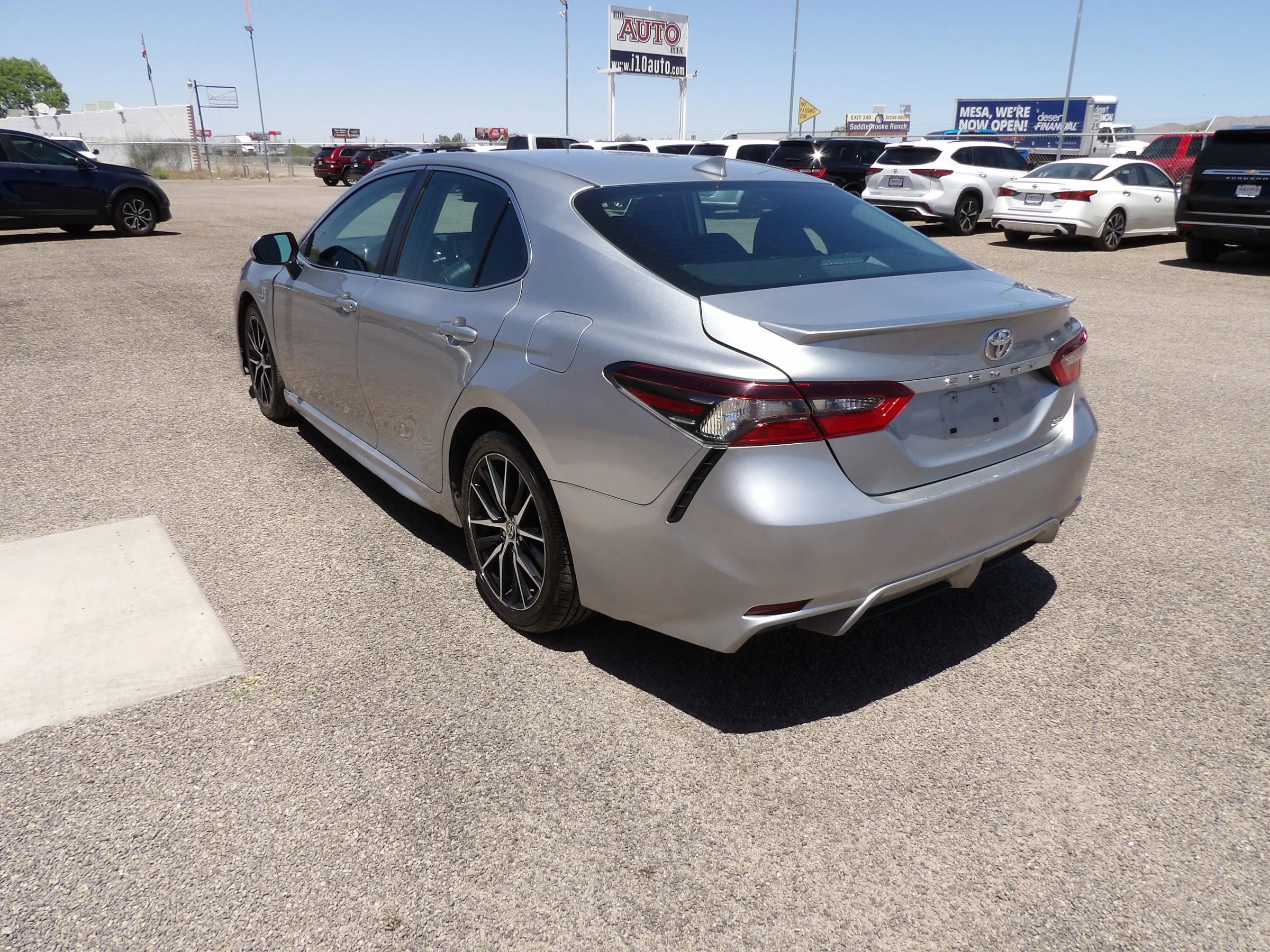 Used 2021 Toyota Camry SE FWD image 6