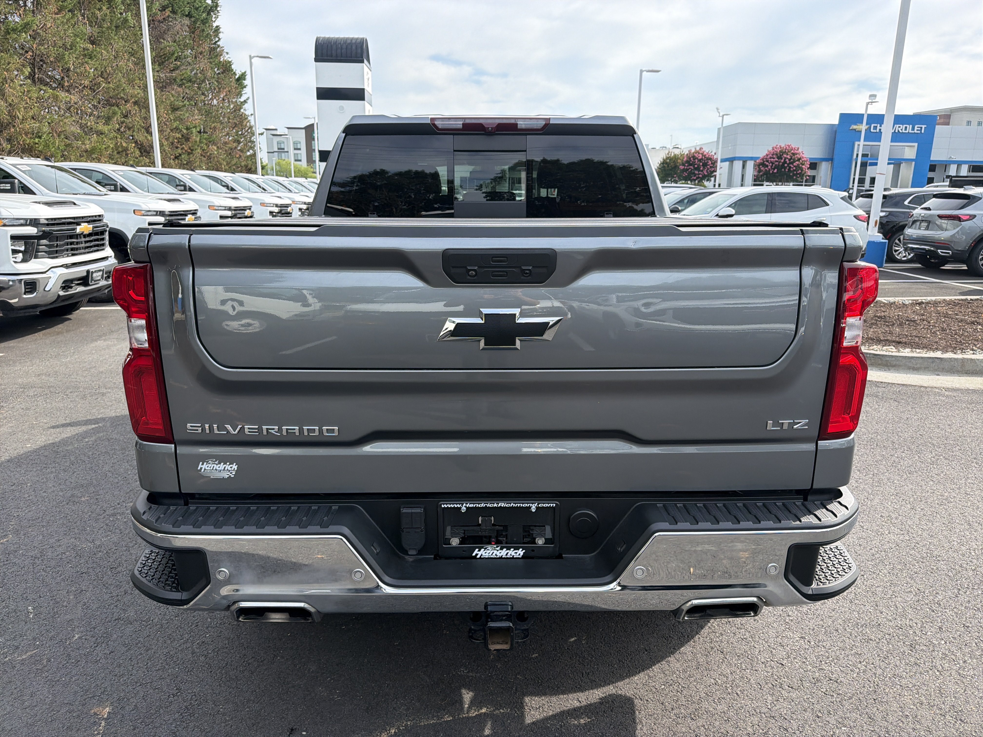 Used 2022 Chevrolet Silverado 1500 LTZ w/ LTZ Premium Package AWD/4WD image 9