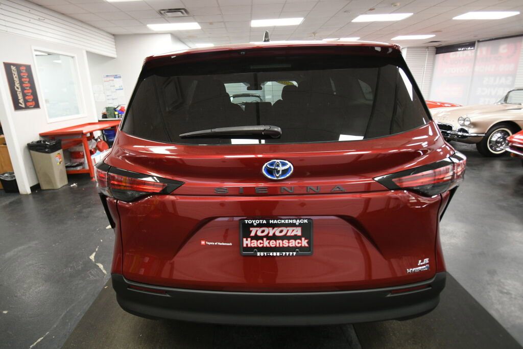 Used 2021 Toyota Sienna LE FWD image 6