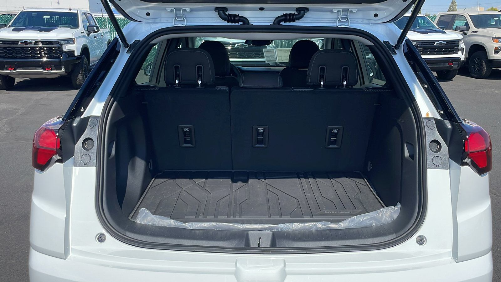New 2027 Chevrolet Bolt LT w/ Comfort Package FWD image 7