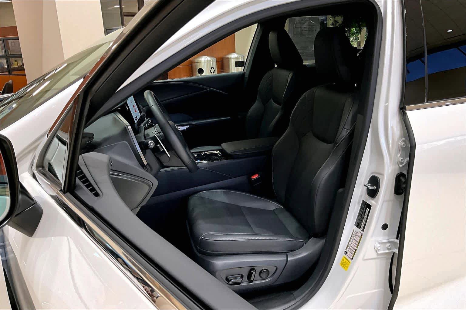 Used 2025 Lexus RX 350 FWD w/ Accessory Package image 7