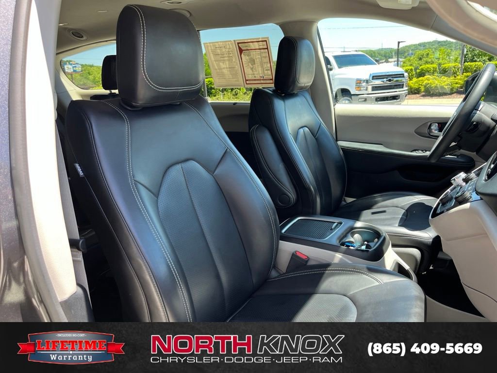 Used 2023 Chrysler Pacifica Touring-L FWD image 25