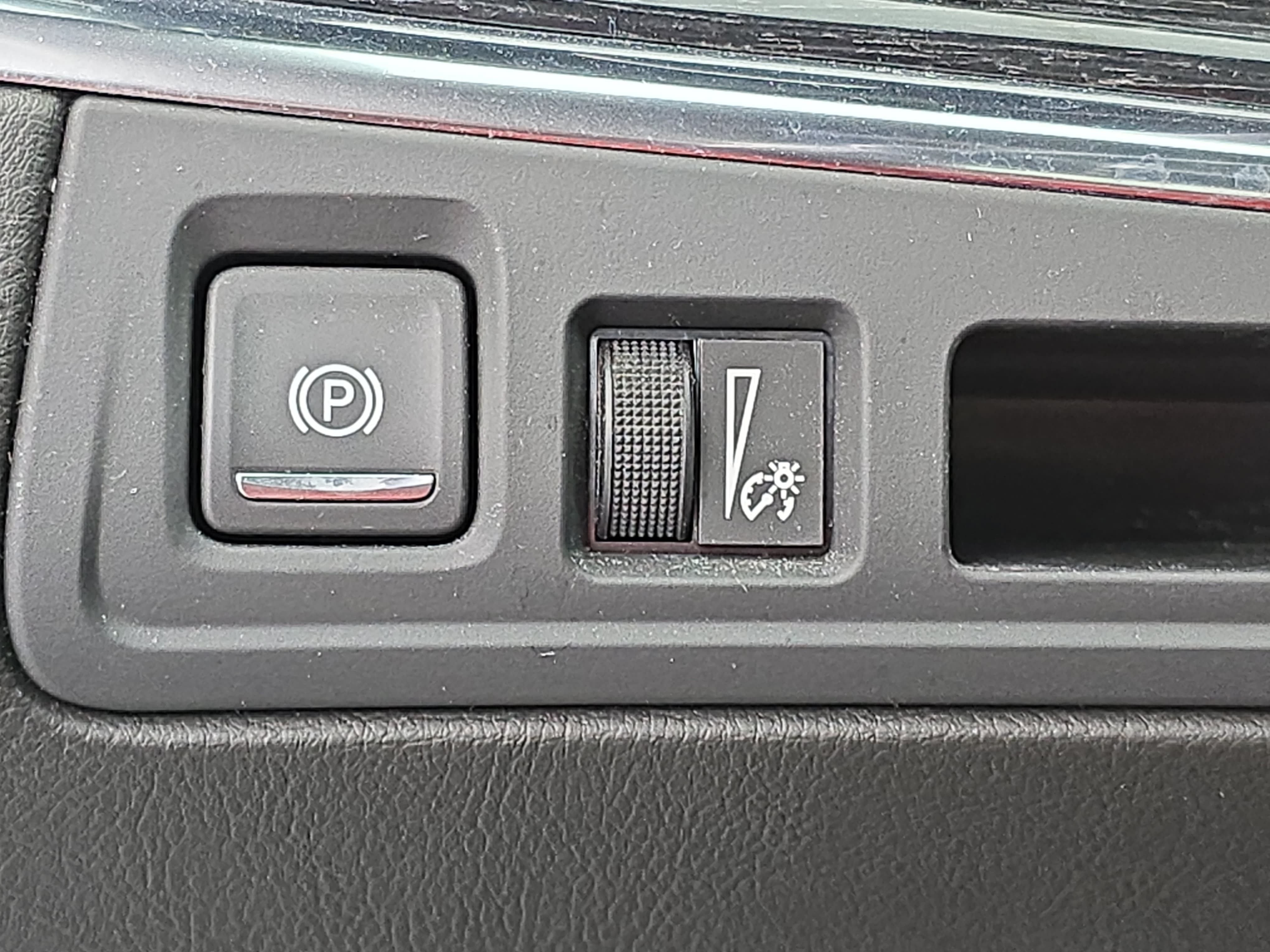 Used 2021 Cadillac XT5 Premium Luxury w/ LPO, Floor Liner Package AWD/4WD image 26