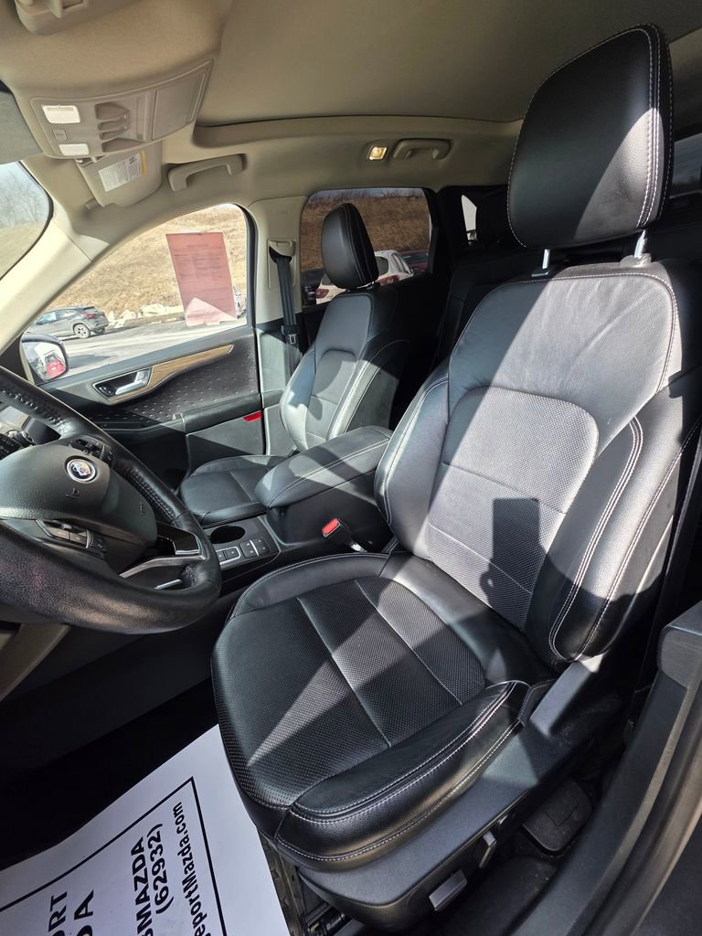 Used 2020 Ford Escape Titanium image 13