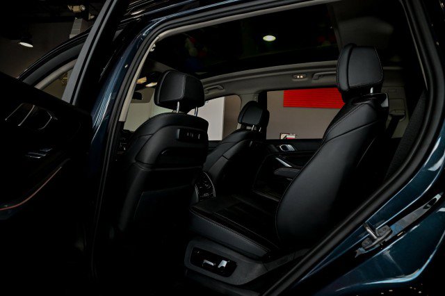 Used 2022 BMW X7 xDrive40i w/ Premium Package image 19