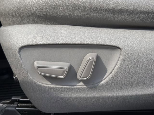 Used 2022 Toyota Highlander LE image 28