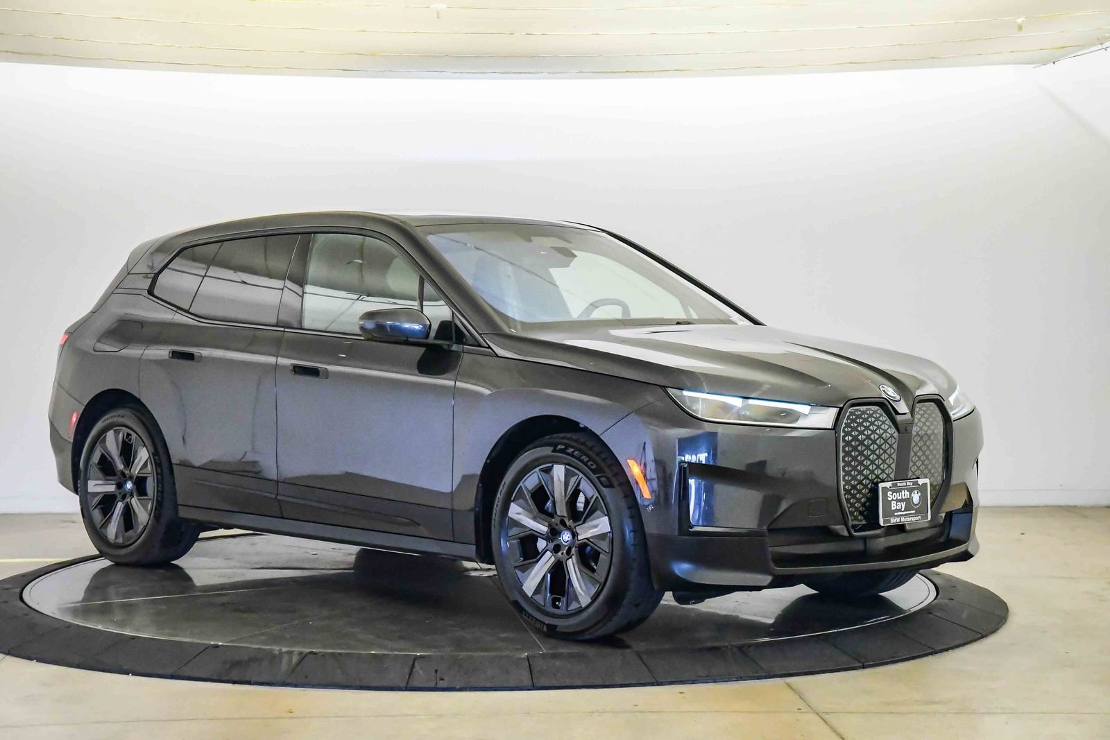 Certified 2024 BMW iX xDrive50 AWD/4WD image 6