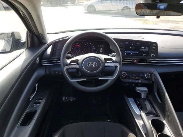 Certified 2022 Hyundai Elantra SEL w/ Winter Weather Package image 12