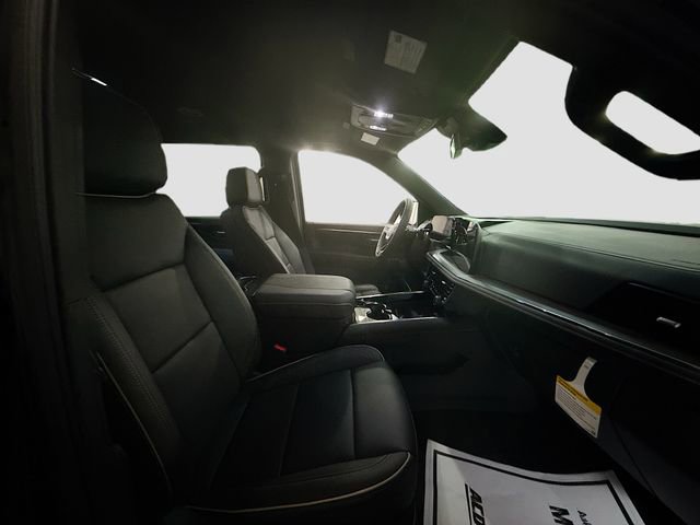 New 2025 Chevrolet Suburban Premier image 31