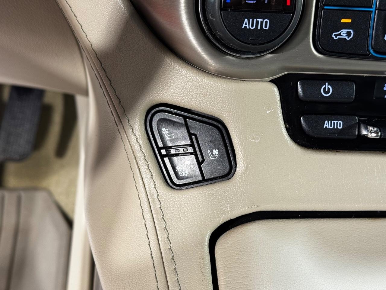 Used 2019 GMC Yukon Denali w/ Denali Ultimate Package AWD/4WD image 27