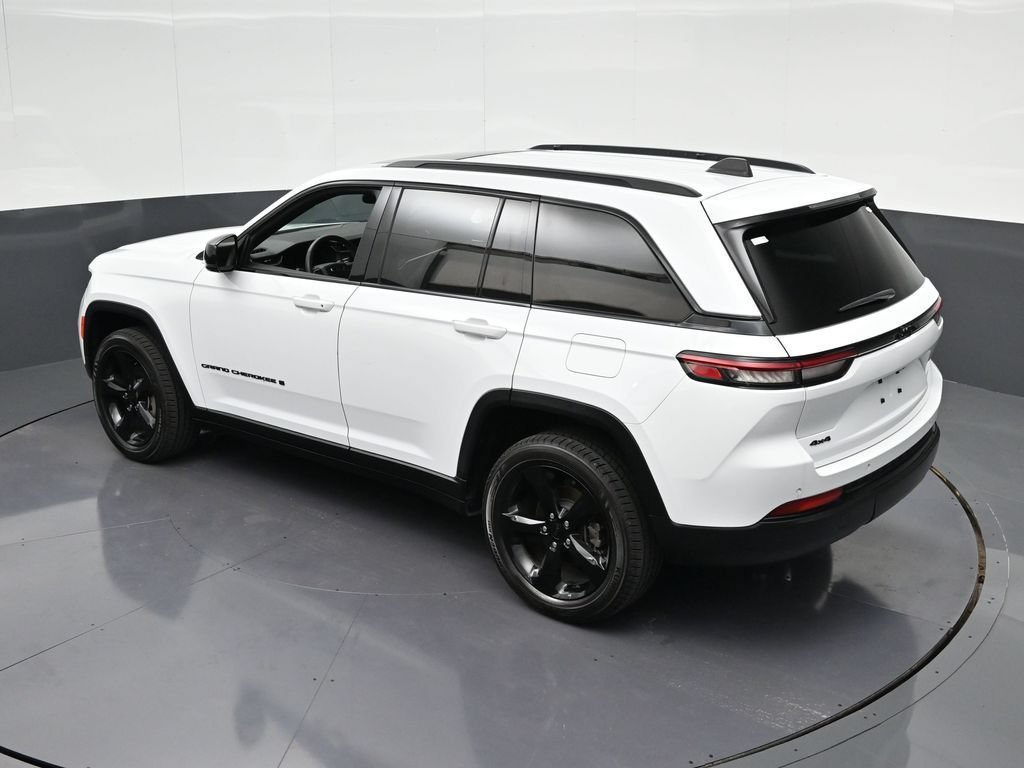 Used 2024 Jeep Grand Cherokee Altitude AWD/4WD image 19