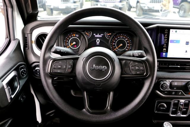 Used 2025 Jeep Gladiator Sport image 27