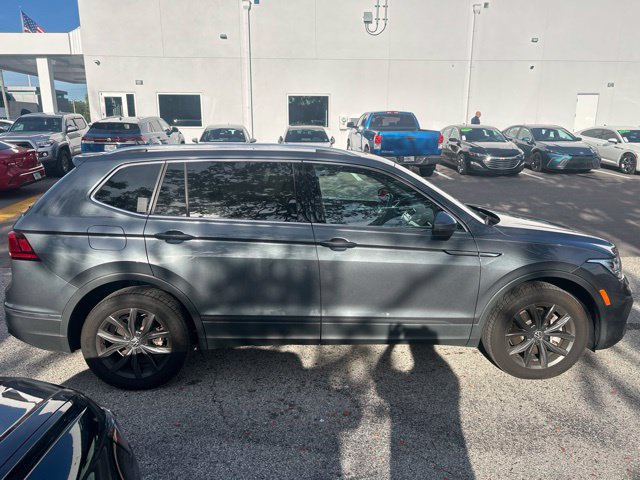 Used 2022 Volkswagen Tiguan SE w/ Panoramic Sunroof Package FWD image 20