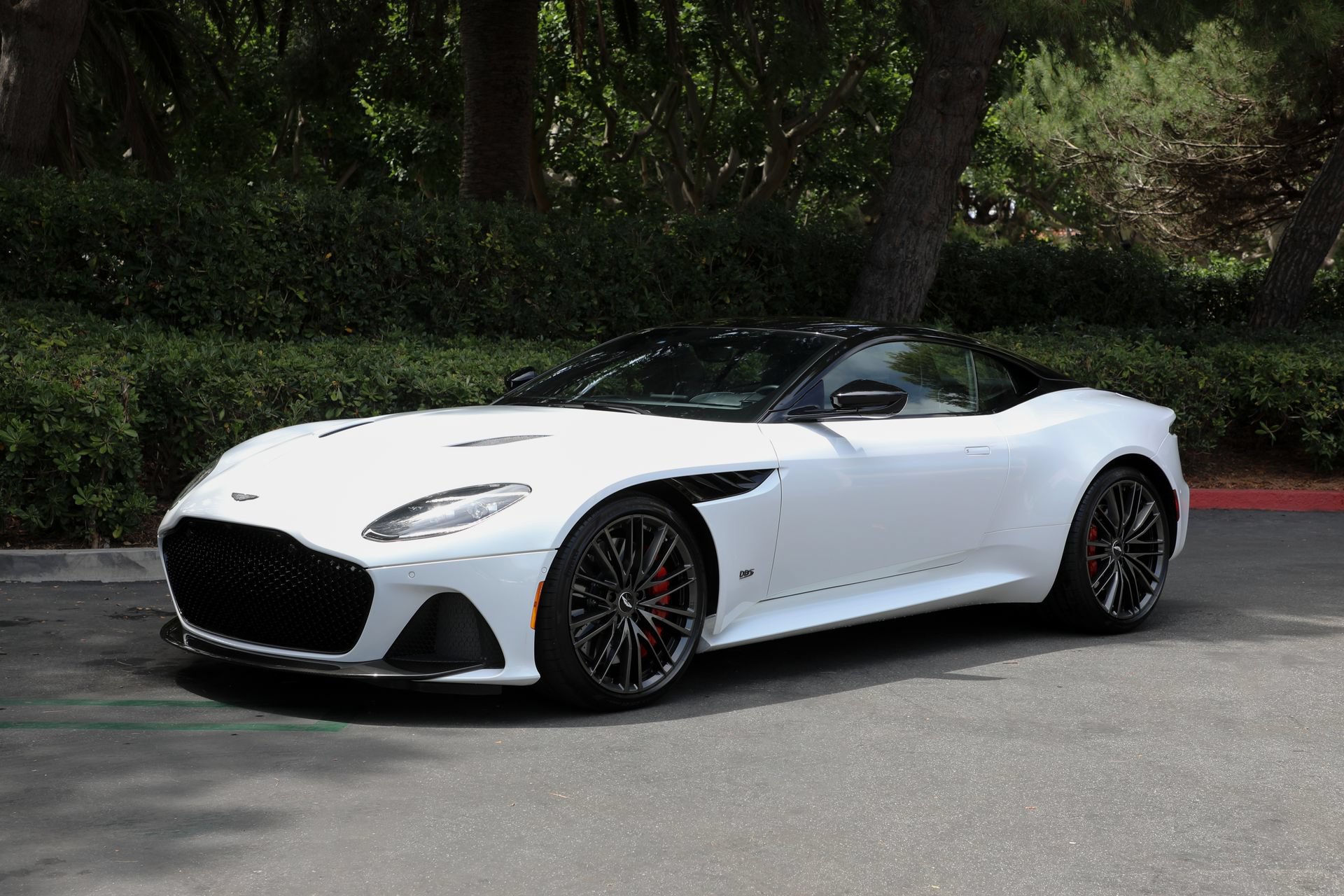 Used 2023 Aston Martin DBS Coupe RWD image 2