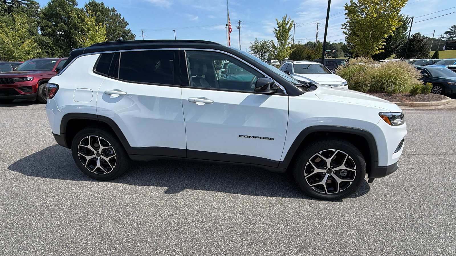Used 2025 Jeep Compass Limited AWD/4WD image 7