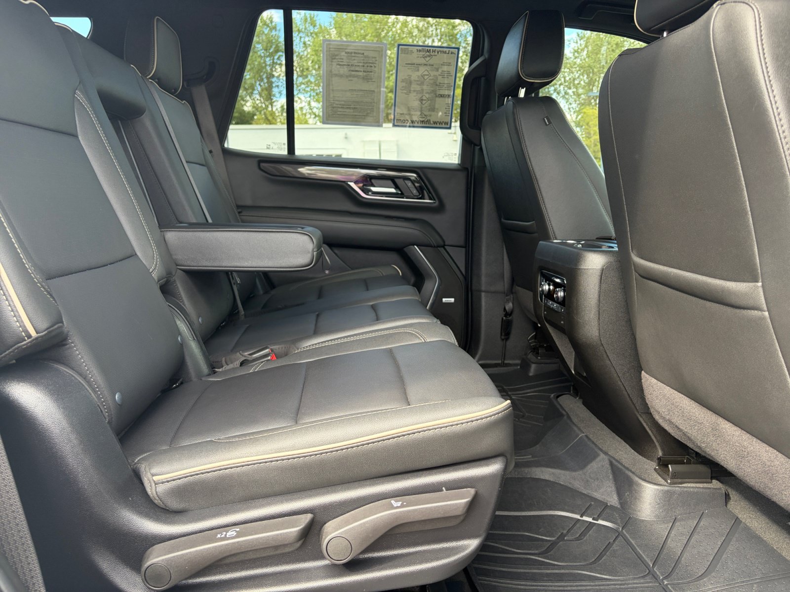 Used 2025 GMC Yukon Elevation AWD/4WD image 18