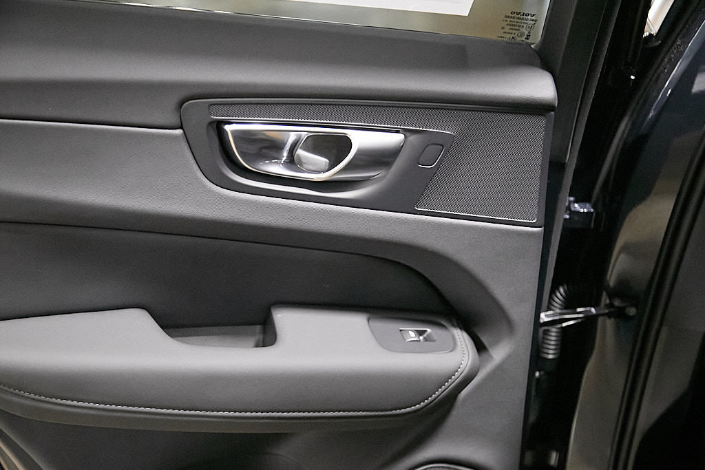 New 2026 Volvo XC60 T8 Plus w/ Climate Package AWD/4WD image 19