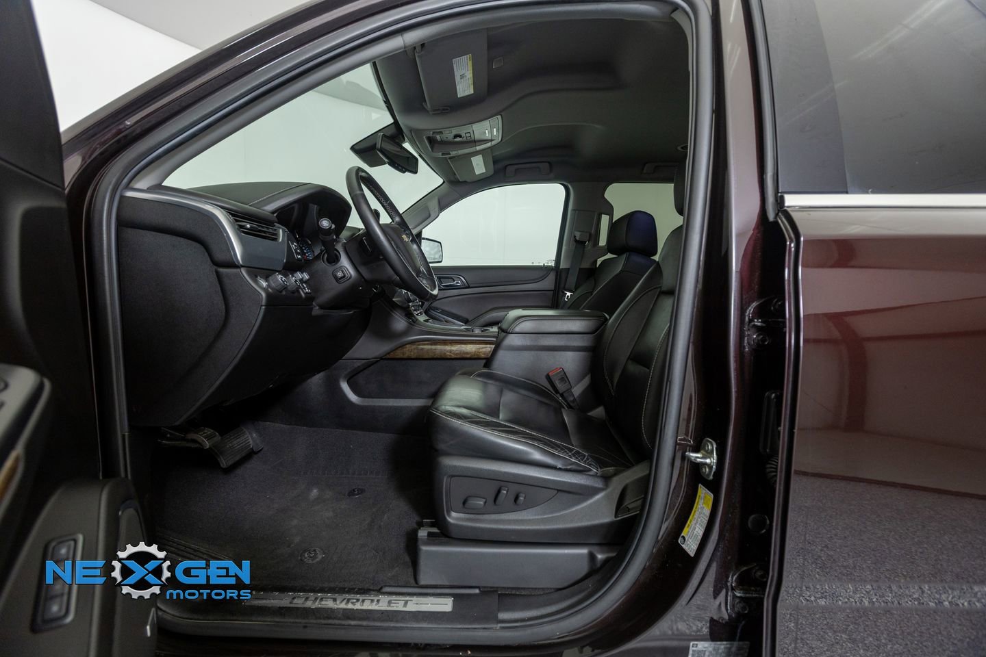 Used 2020 Chevrolet Suburban LT w/ Luxury Package image 11