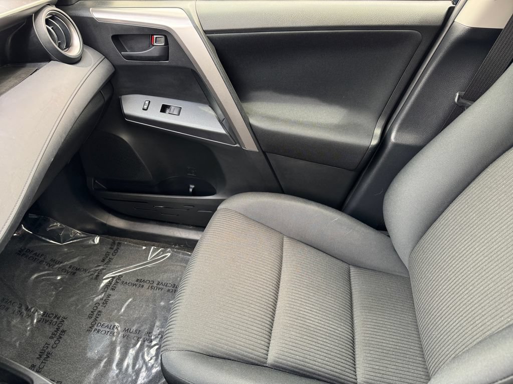 Certified 2017 Toyota RAV4 LE w/ Carpet Mat Package AWD/4WD image 30