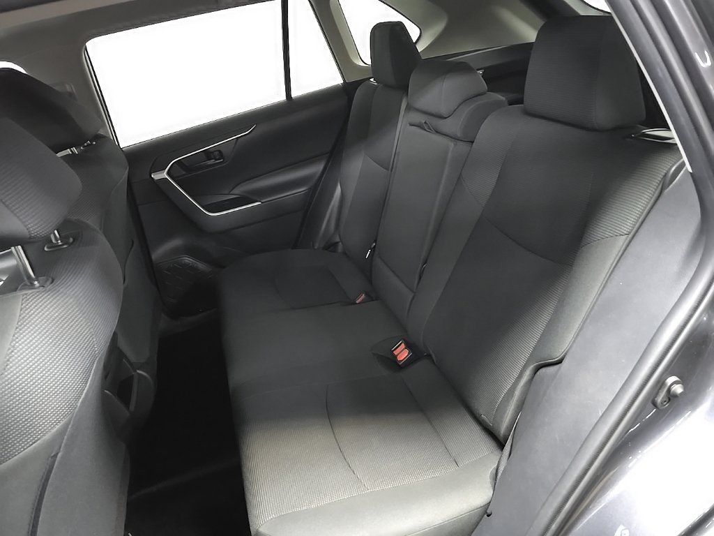 Used 2021 Toyota RAV4 LE AWD/4WD image 31