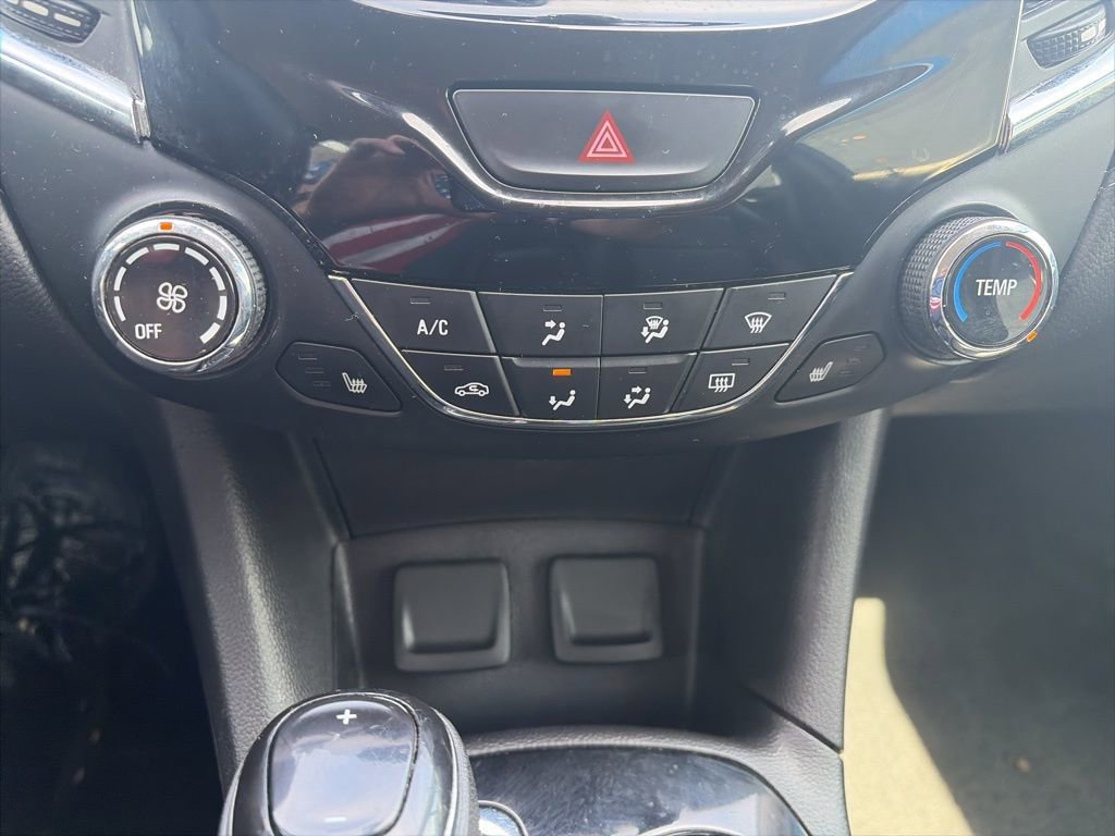 Used 2018 Chevrolet Cruze Premier FWD image 19