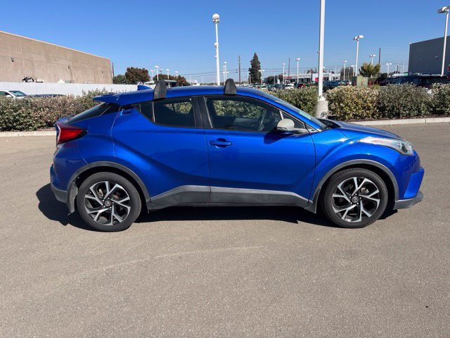 Used 2018 Toyota C-HR XLE FWD image 2