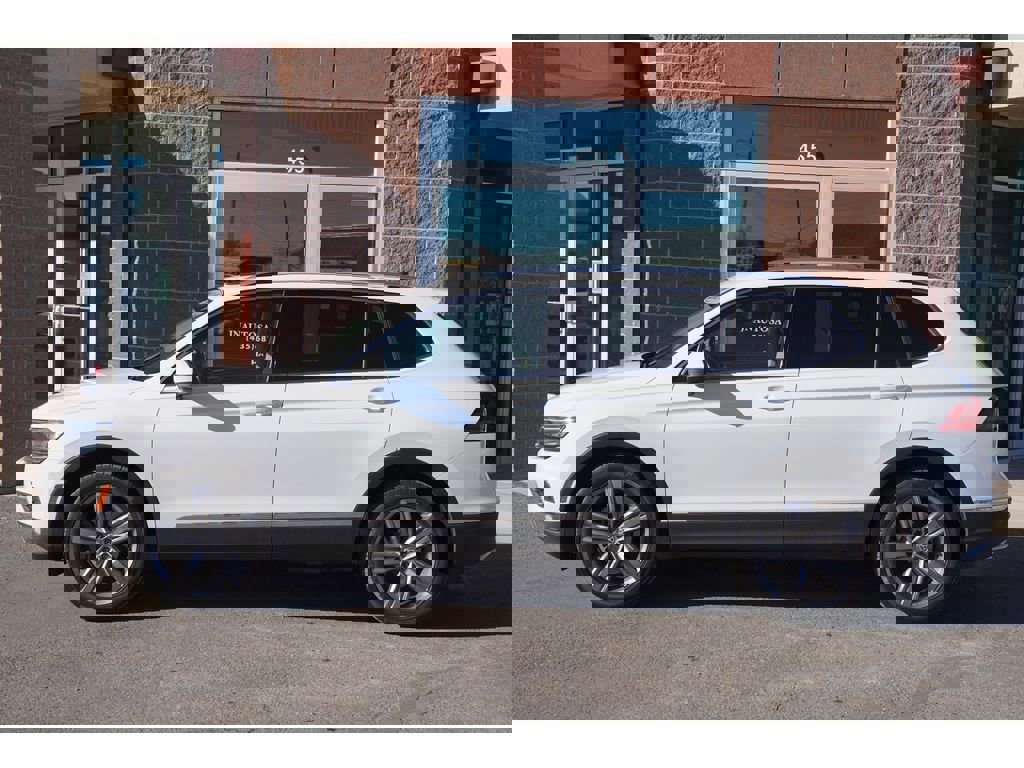 Used 2019 Volkswagen Tiguan SEL Premium w/ 3rd Row Seat Package image 5