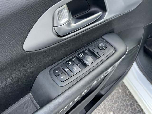 Used 2018 Chrysler Pacifica Touring-L w/ Premium Audio Group image 15