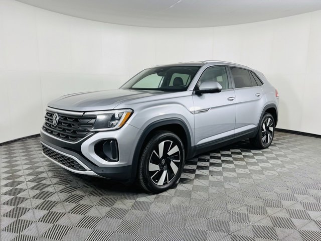 Used 2024 Volkswagen Atlas Cross Sport SE image 2