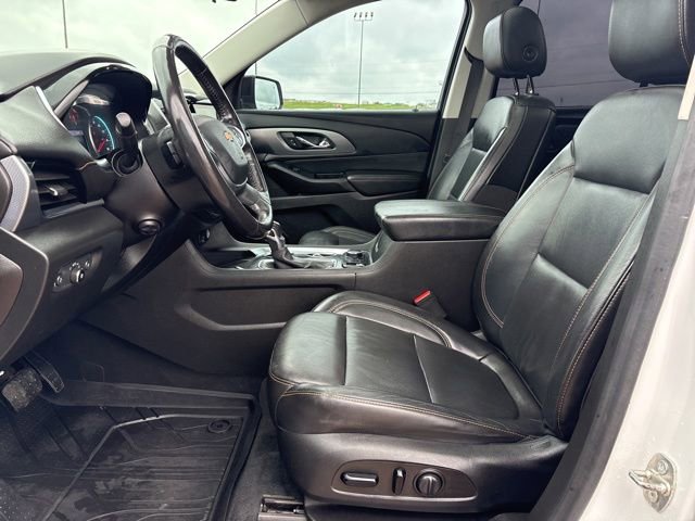 Used 2021 Chevrolet Traverse Premier w/ Redline Edition FWD image 17
