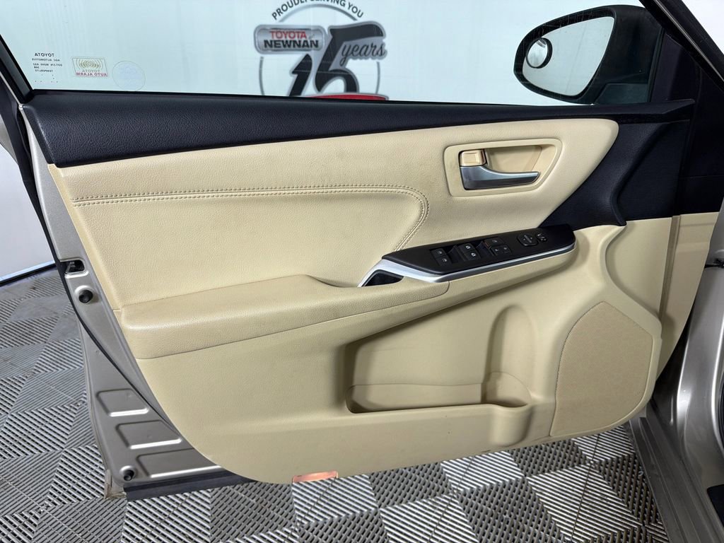 Used 2015 Toyota Camry XLE w/ Moonroof Package FWD image 11