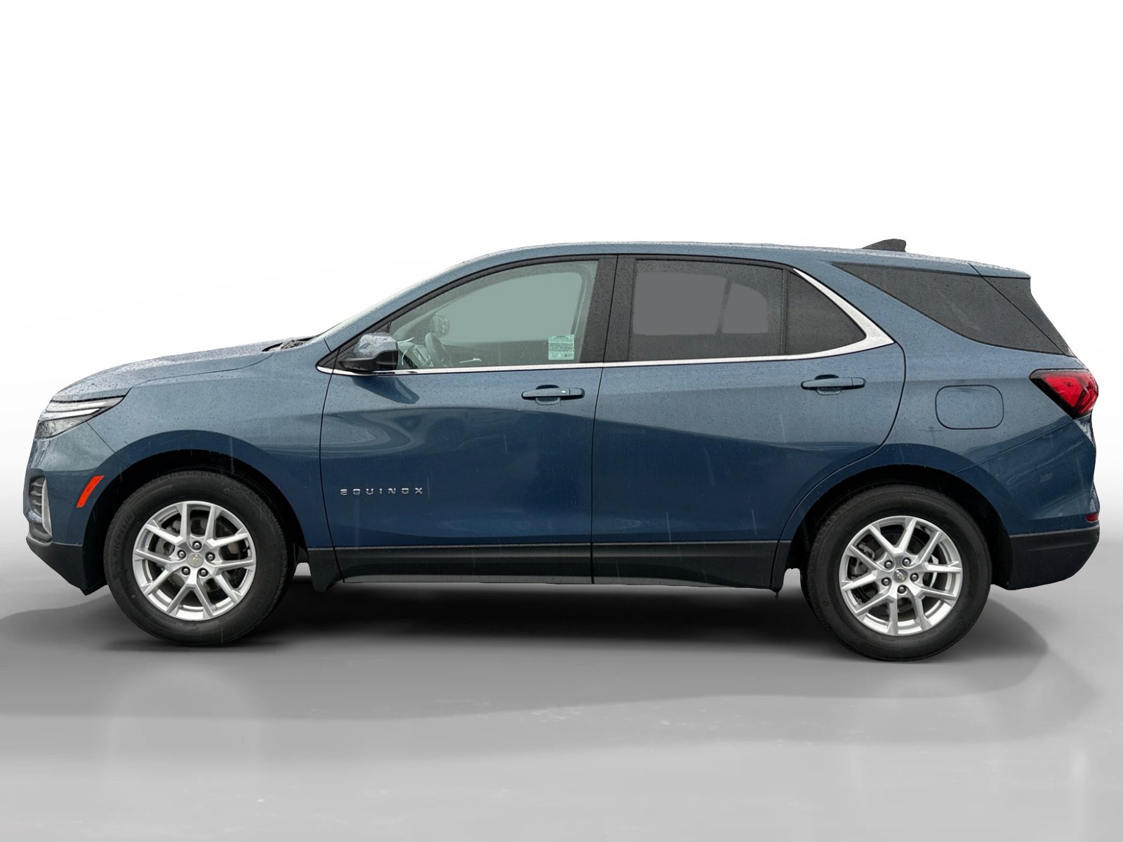 Used 2024 Chevrolet Equinox LT image 2