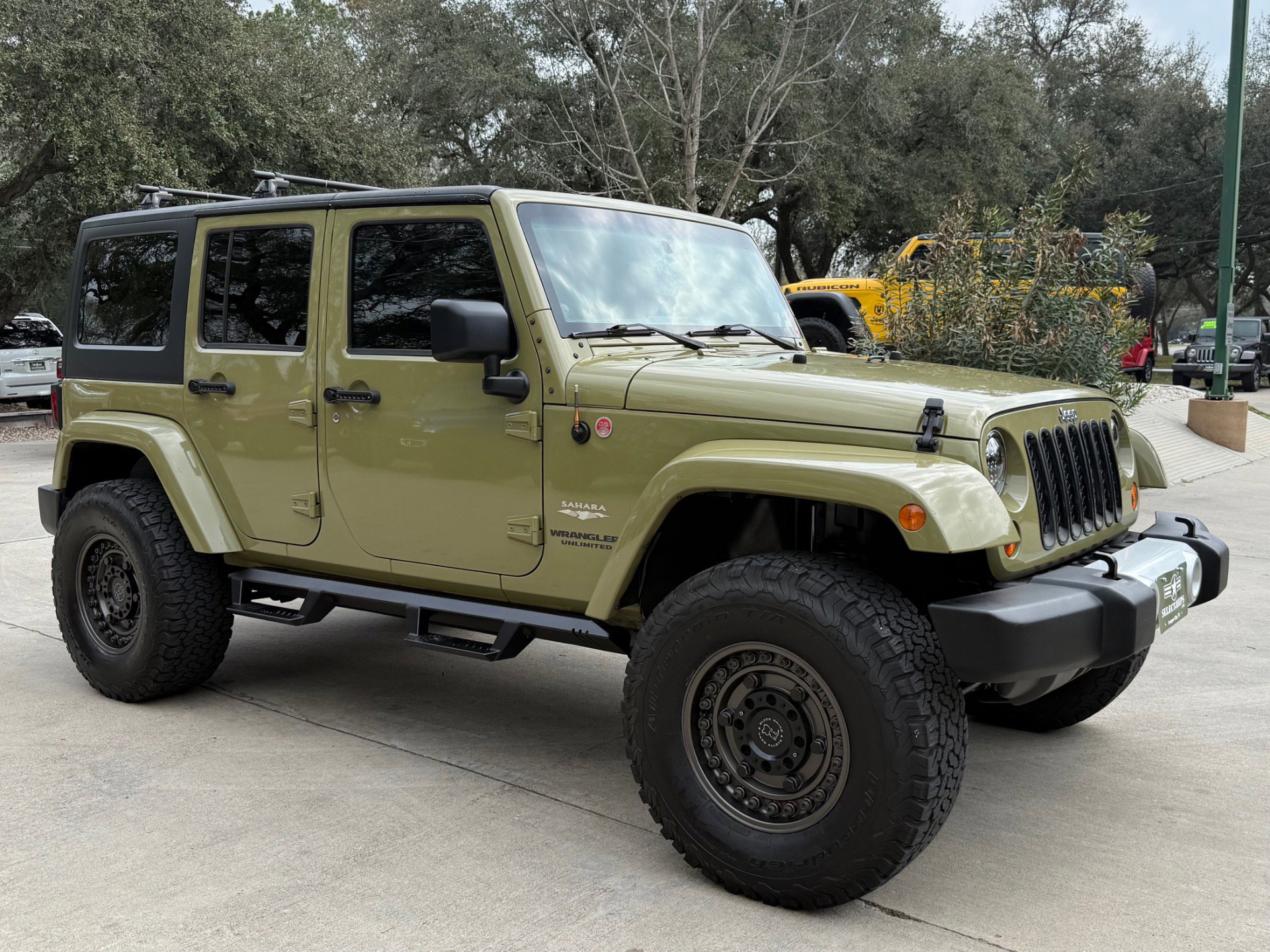 Used 2013 Jeep Wrangler Unlimited Sahara w/ Connectivity Group image 17