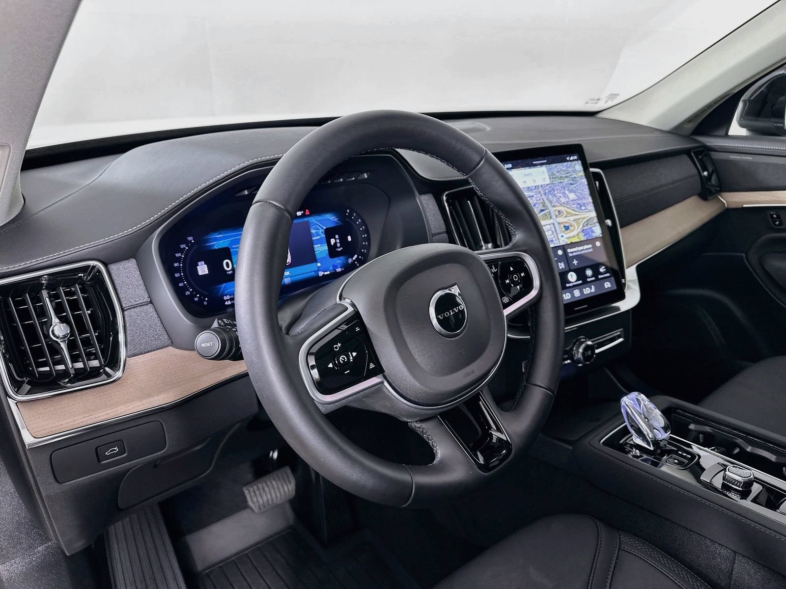 Used 2026 Volvo XC90 B6 Plus w/ Protection Package Premier AWD/4WD image 31