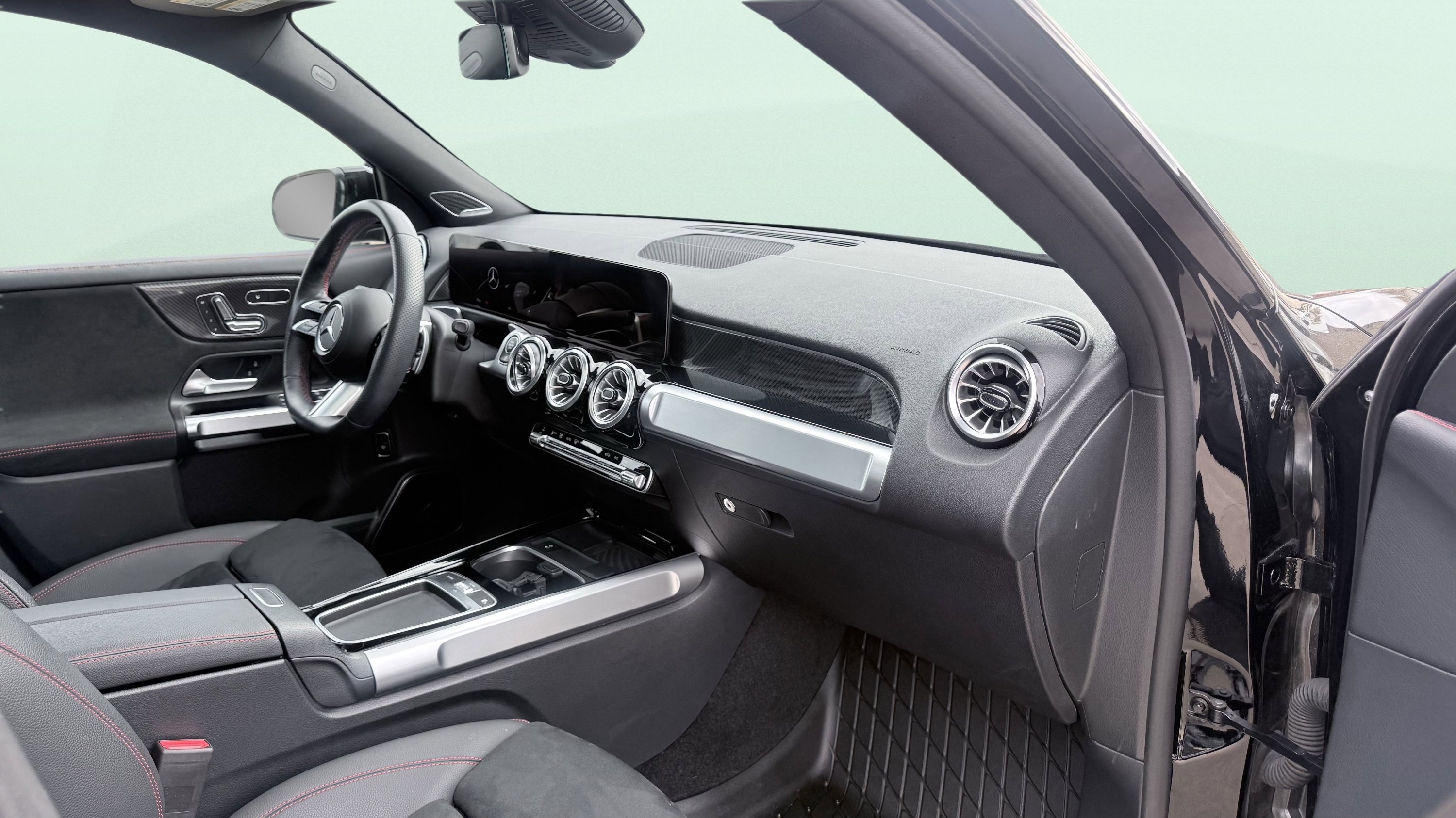 Used 2024 Mercedes-Benz GLB 250 image 46